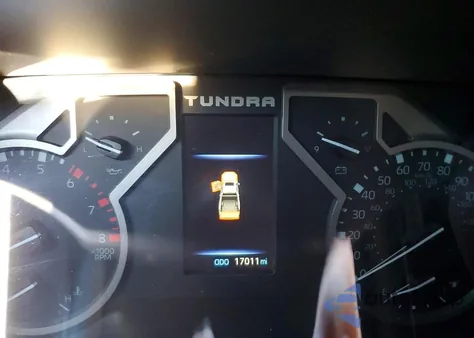 2025 Toyota Tundra Crewmax Sr z USA, uszkodzony, nr VIN 5TFLA5DB1SX241661